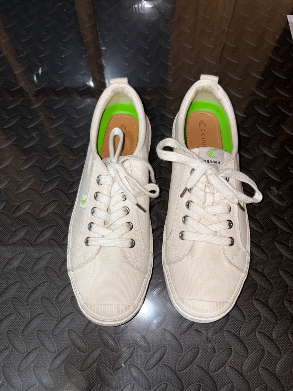 Cariuma Women's White Canvas Low-Top Sneakers with Green Insole